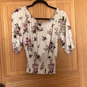 Flower crop top perfect for summer paired with your favorite pair of Jean shorts